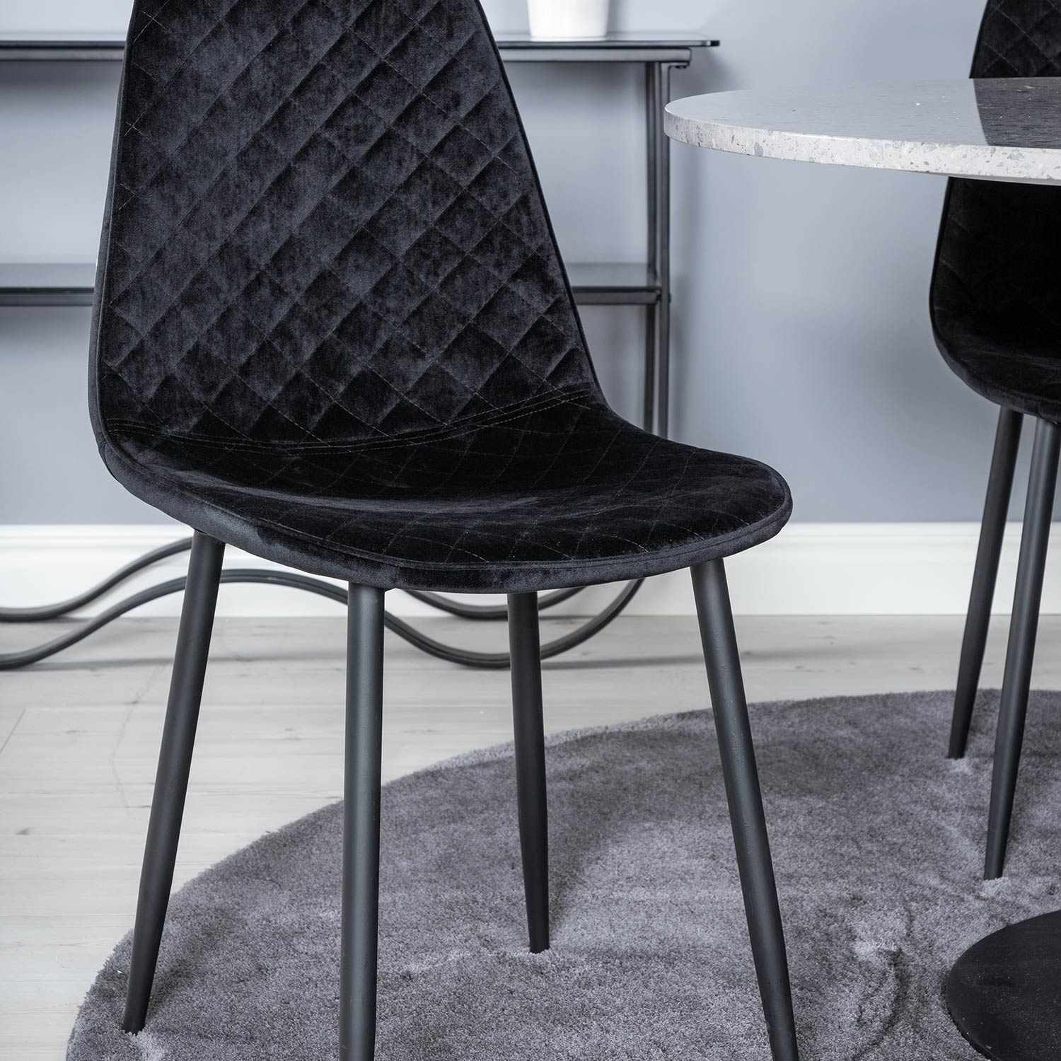 Matgrupp Venture Home Roxanna med 4 Phoi Stolar Runt