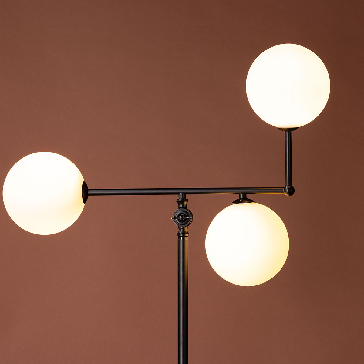 Golvlampa Venture Home Marsan