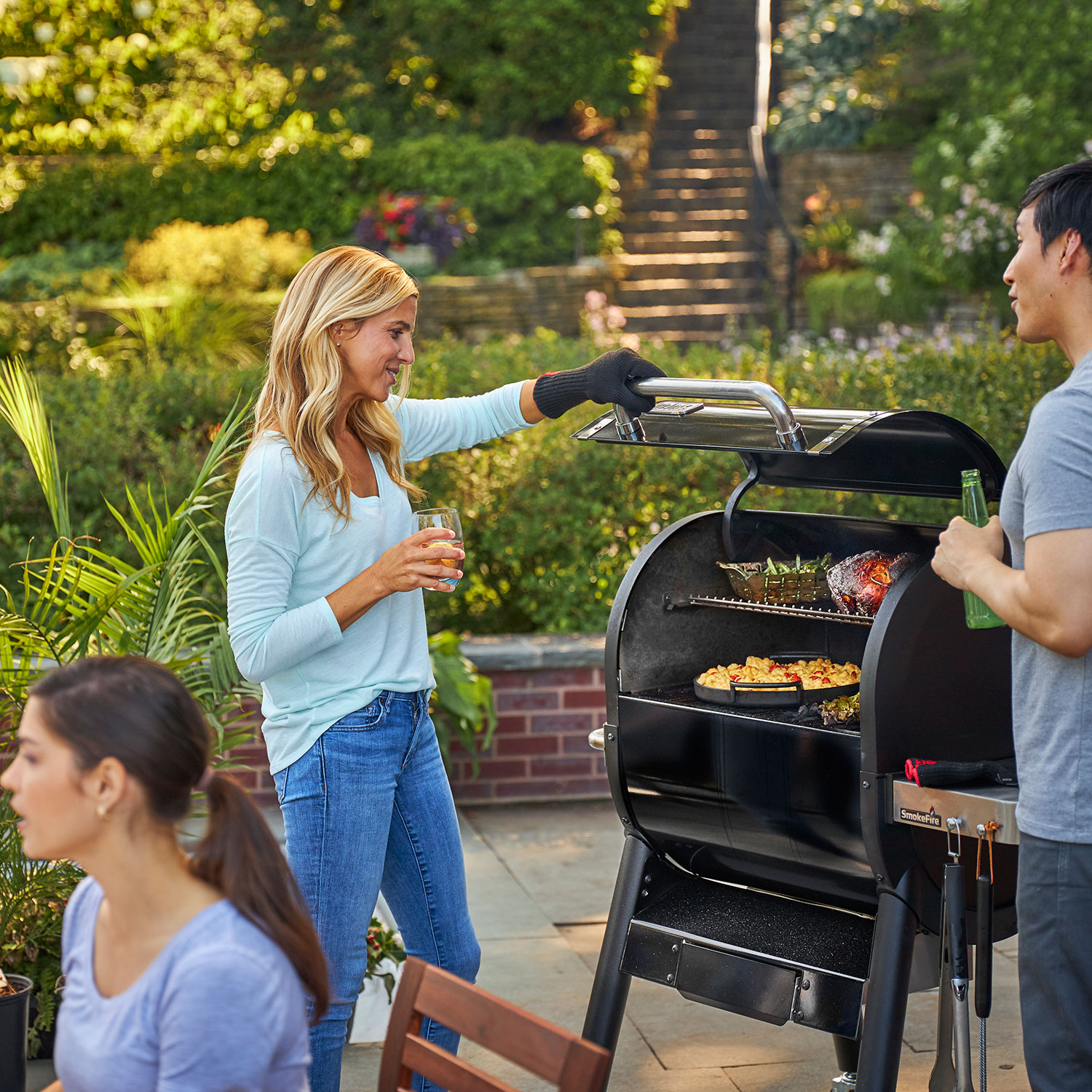 Pelletsgrill Weber SmokeFire EX4 GBS Träpelletsgrill med Weber Connect-Teknik
