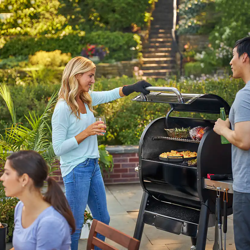 Pelletsgrill Weber SmokeFire EX4 GBS Träpelletsgrill med Weber Connect-Teknik