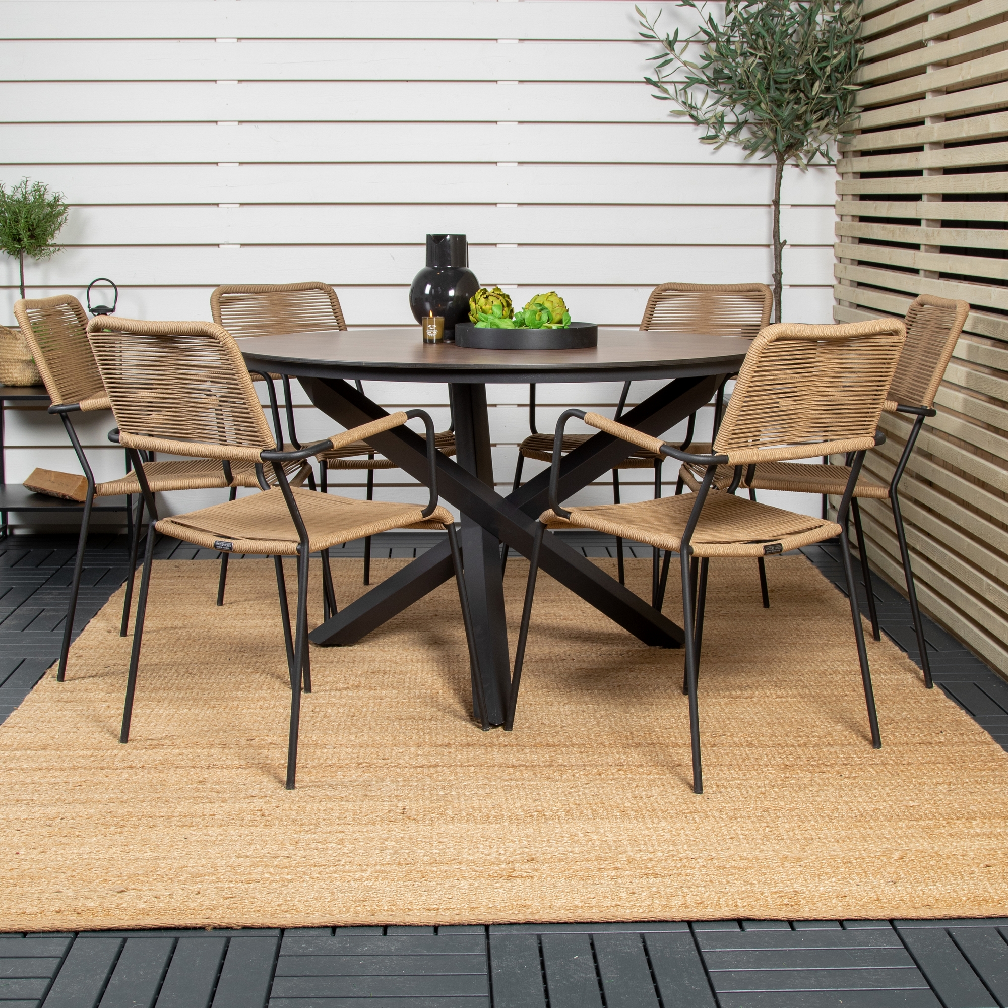 Matgrupp Venture Home Lea Ø120 med 6 Leon Karmstolar