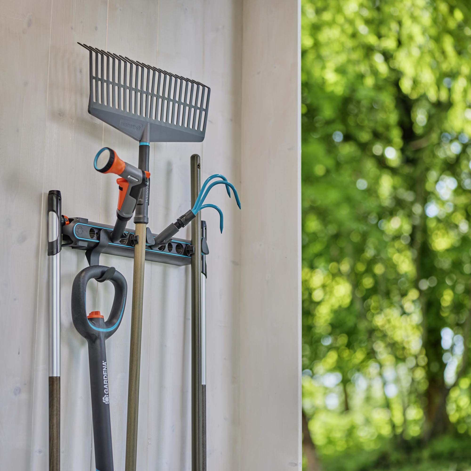 Premiumpaket Gardena Combisystem Räfsa & Kratta Med Luckrare & Förvaring