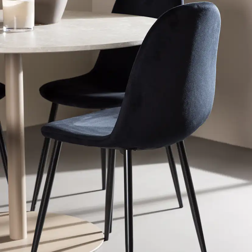 Matgrupp Venture Home Lycke Ø110 med 4 st Polar Stolar Sammet