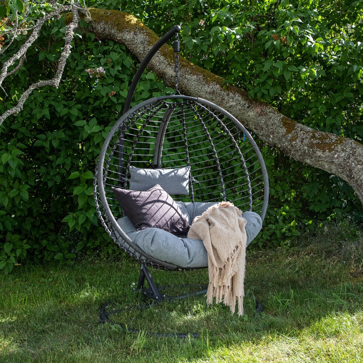 Hängstol Venture Home Bacolod Hänggunga Utomhus i Svart Stål med Dyna