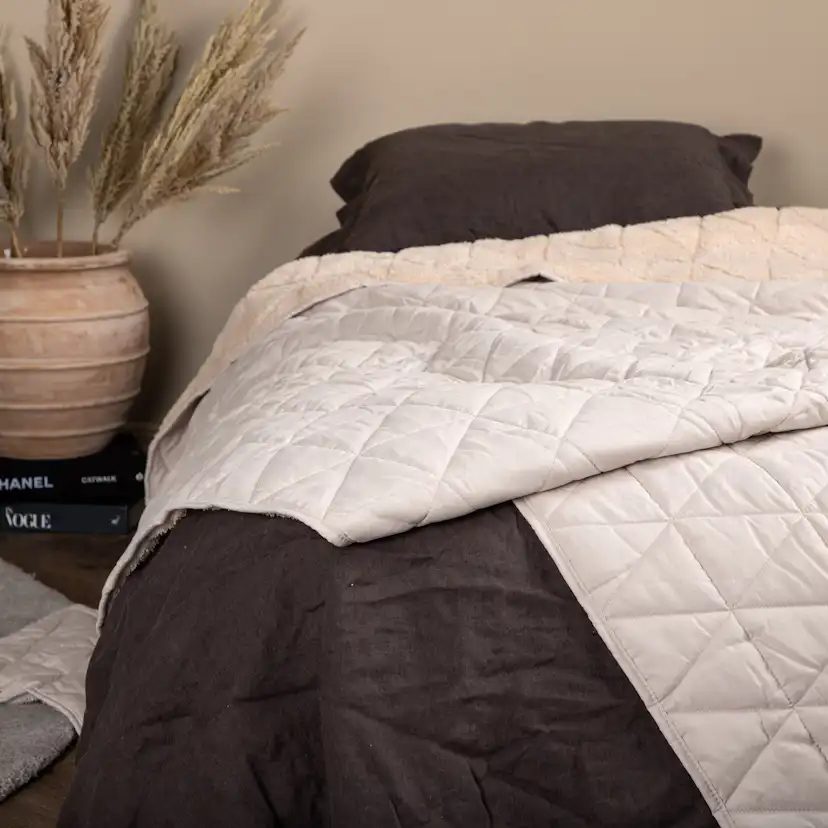 Nilla Bedspread Heavy brushed poly cationic/sherpa - Beige / Beige, Mått: 260x260 cm