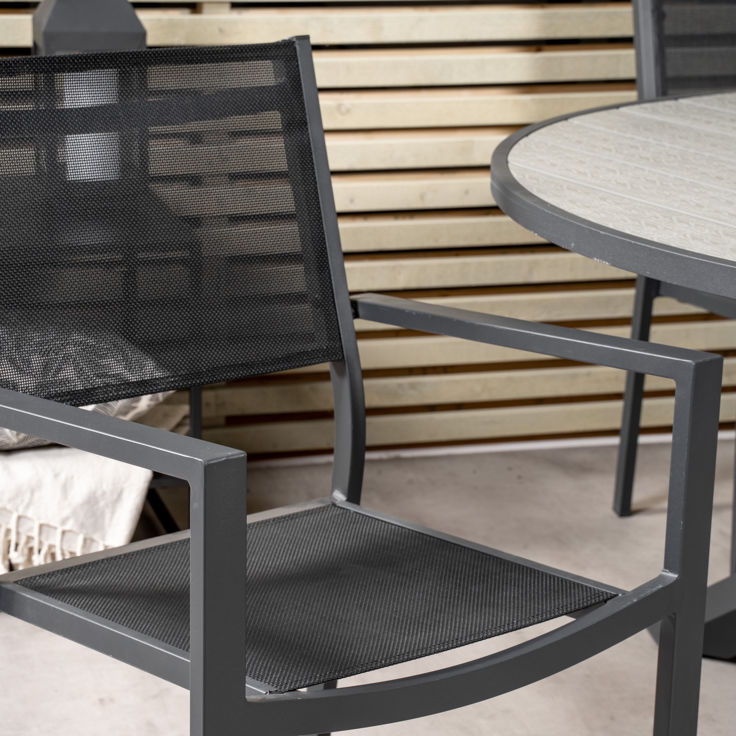 Matgrupp Venture Home Pincy Ø140 med 4 Copacabana Karmstolar