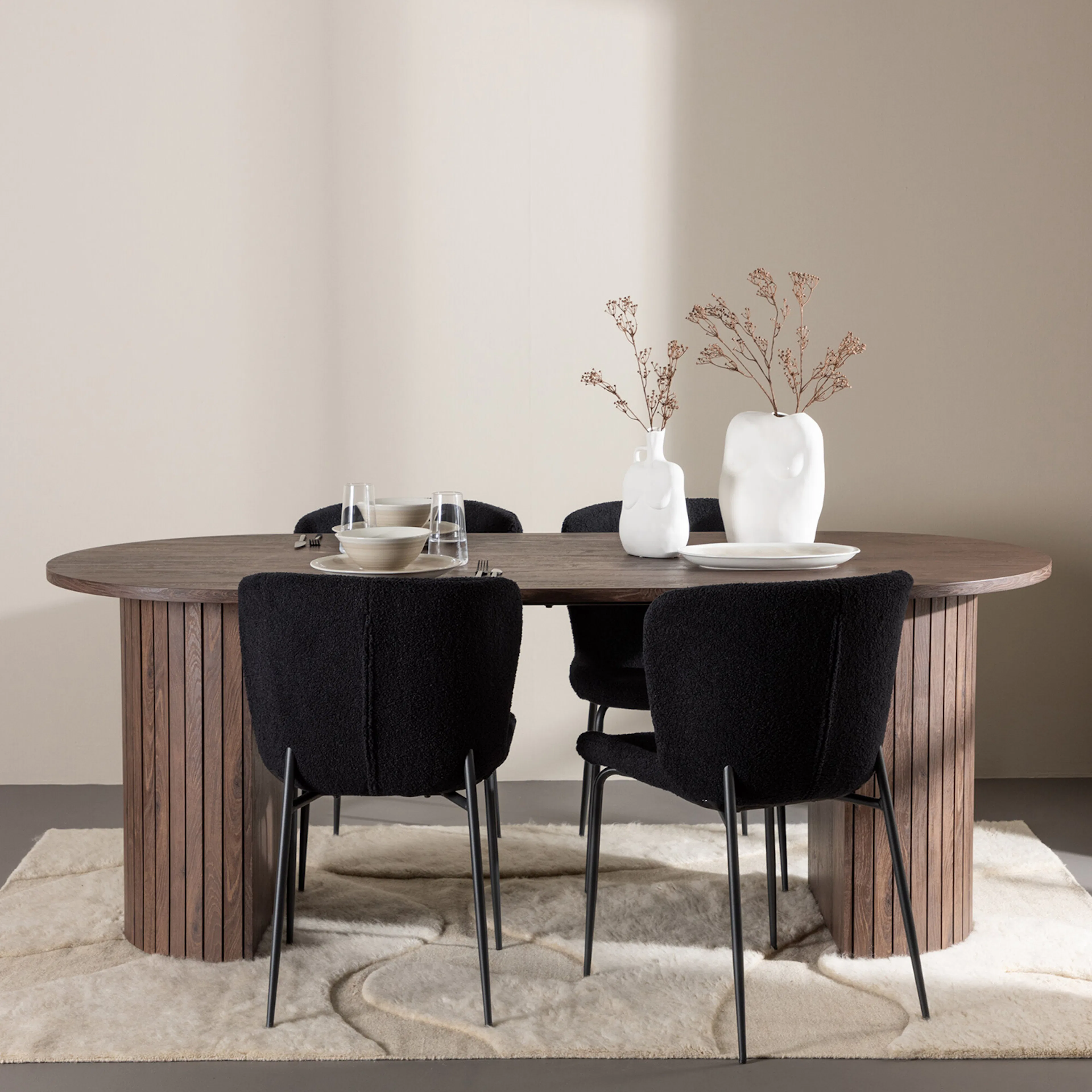 Härön Dining Table with Modesto Dining Chair Mocka/Svart