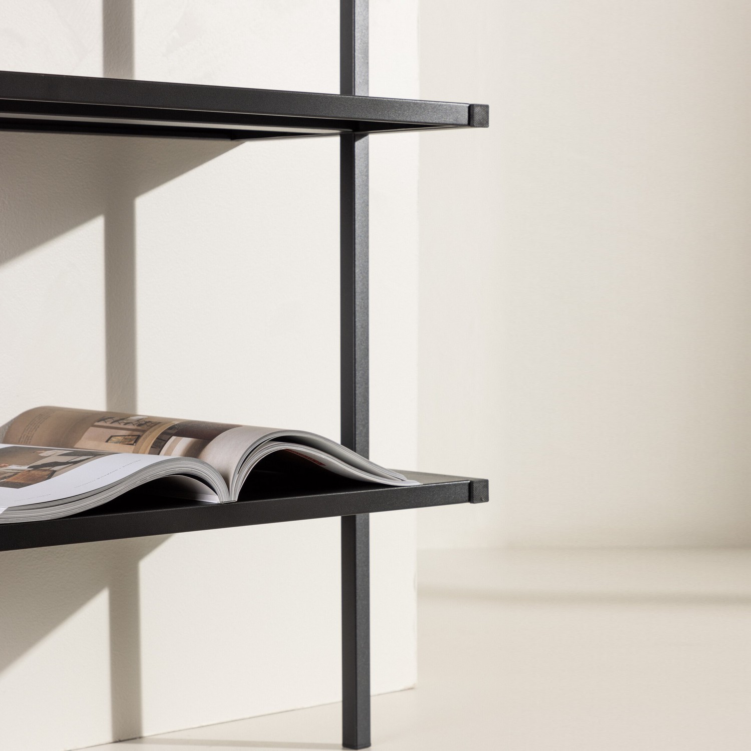 Vägghängd Hylla Venture Home Caracas i Svart Stål 183 cm