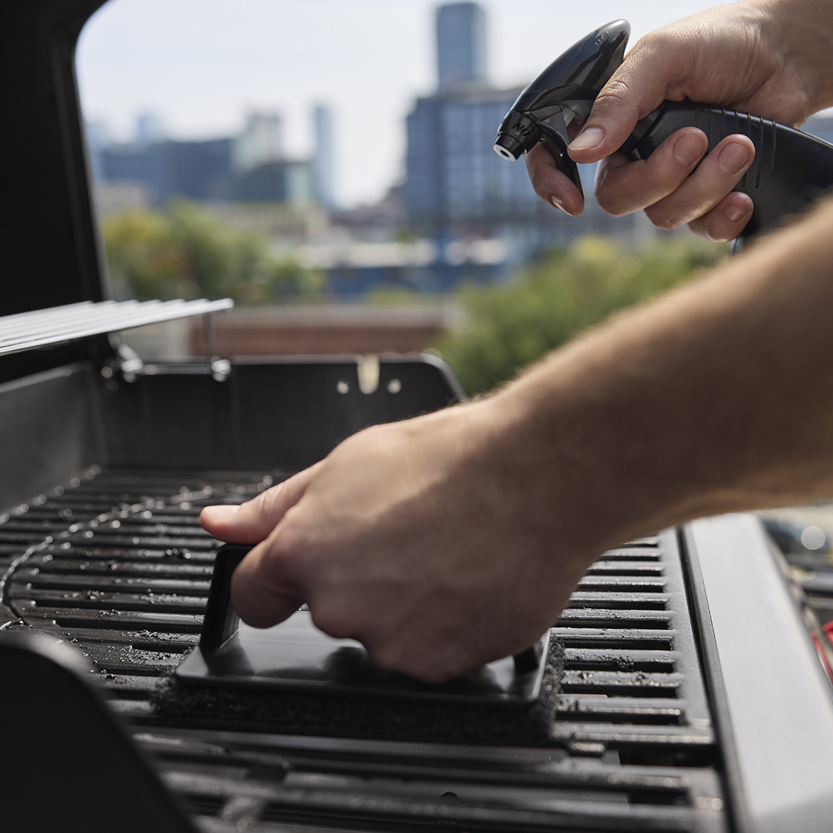 Gasolgrill Weber Spirit E-425 med Porslinsemaljerat Gjutjärnsgaller 4 Brännare & Sidobrännare