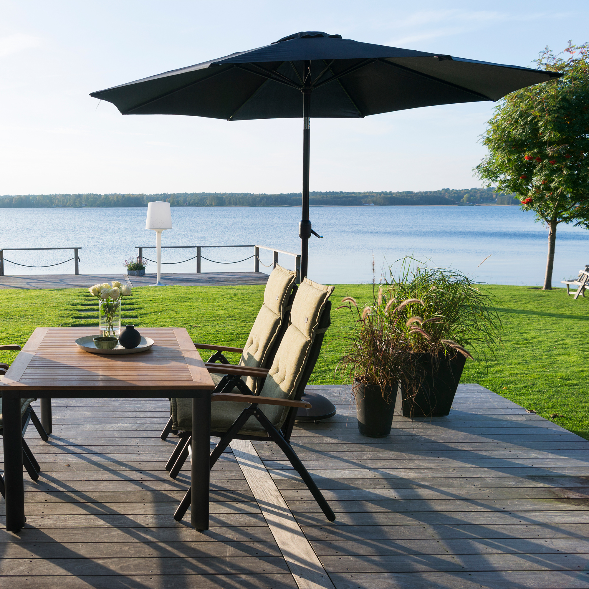 Parasoll Ute Hillerstorp Svart Aluminium Ø300 cm, Vev- & Tilt Funktion