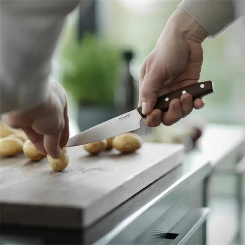 Fiskars Norr 12 cm – Grönsakskniv i Premium Rostfritt Stål