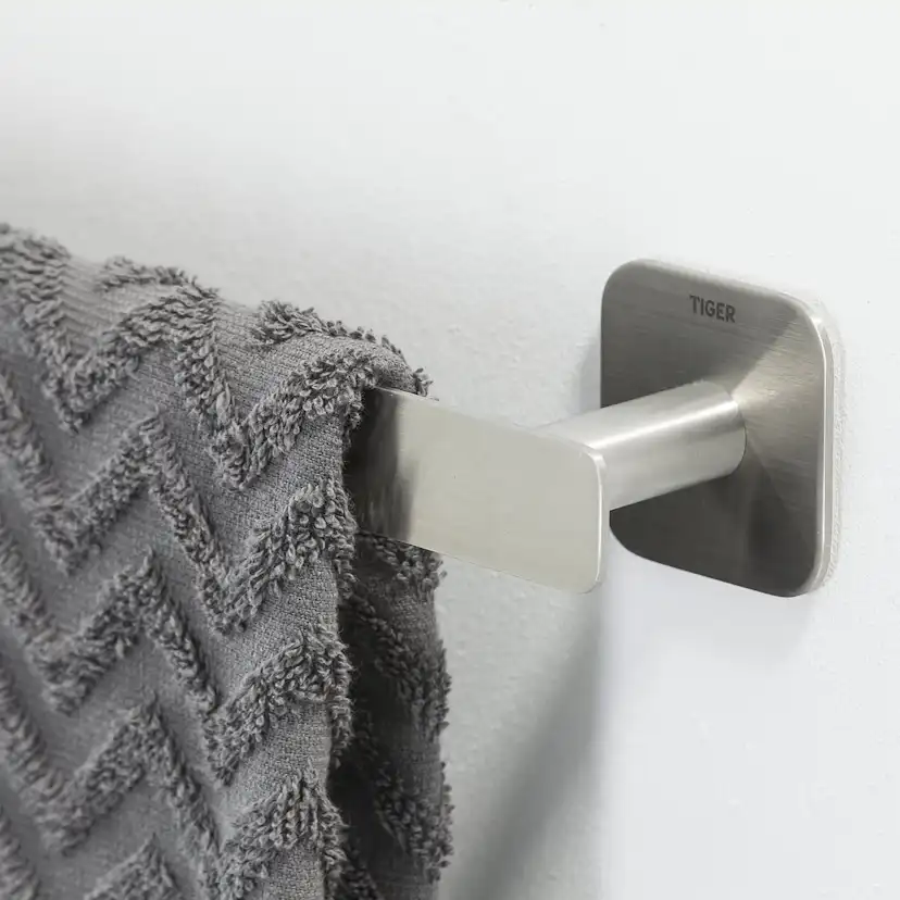 COLAR Handduksstång 60 cm mattborstad självhäftande - TIGER Mattborstad Krom