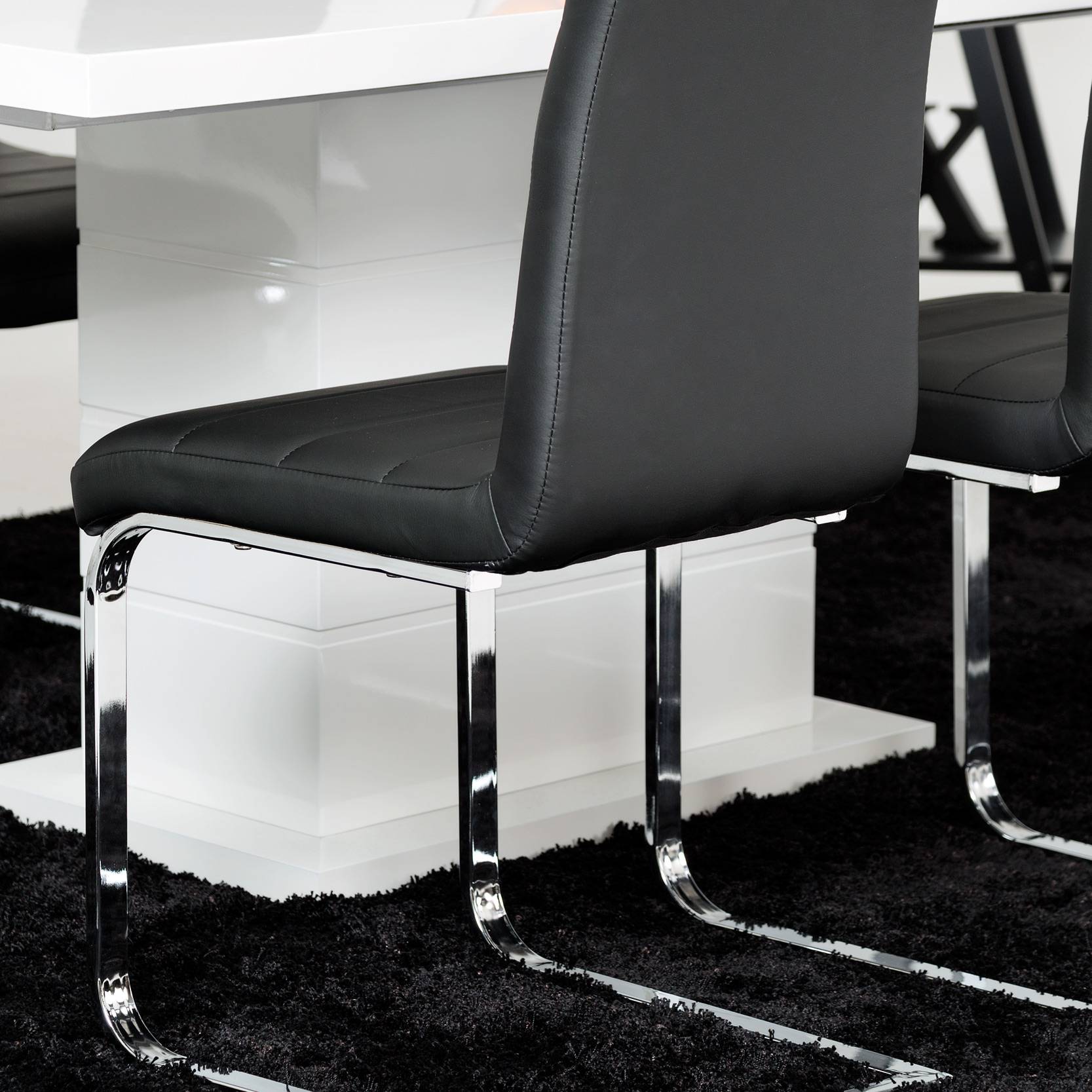 Matgrupp Concept 55 Ratliff Rektangulärt Matbord 180-220 cm Förlängningsbart med 4 Cibus Matstol