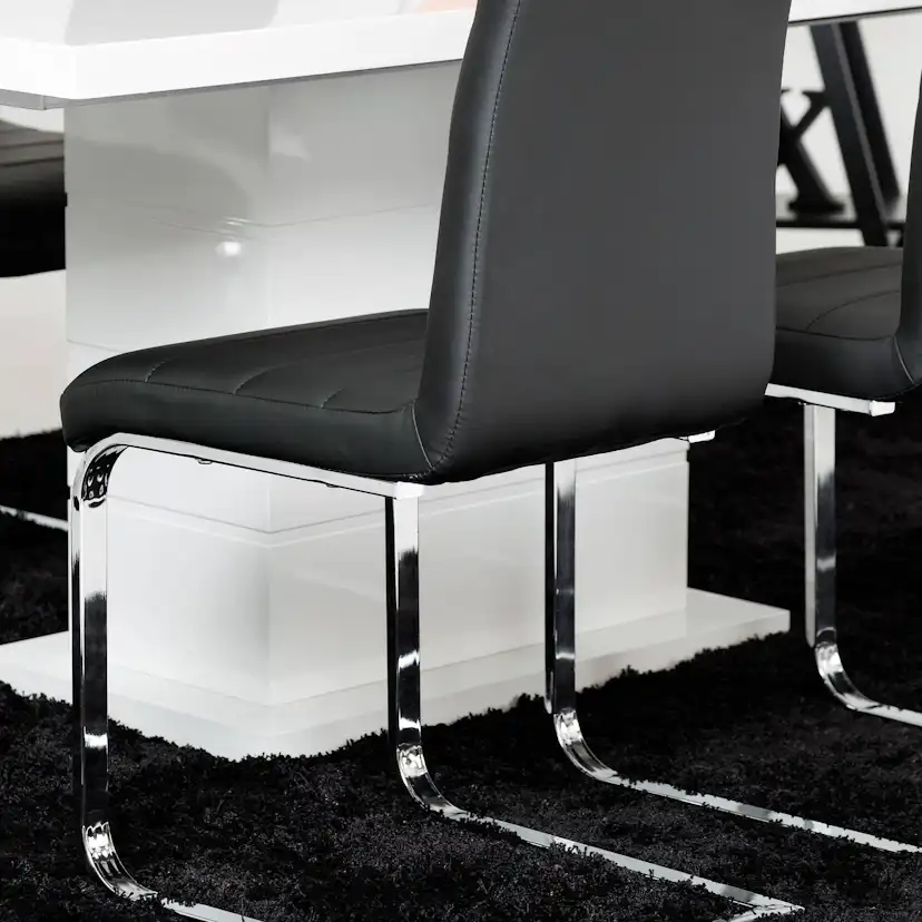 Matgrupp Concept 55 Ratliff Rektangulärt Matbord 180-220 cm Förlängningsbart med 4 Cibus Matstol