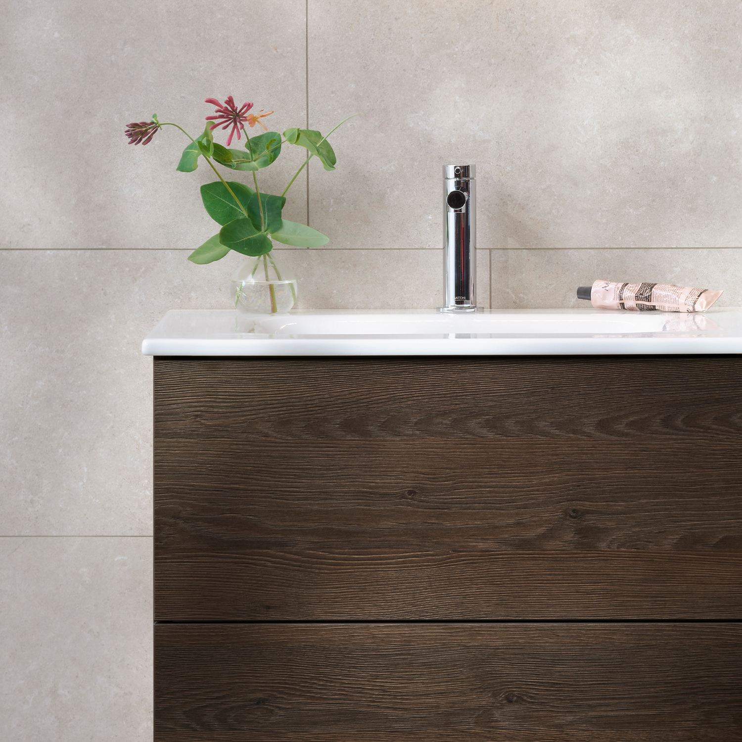 Möbelpaket Miller Badrum New York med Bloc Tvättställ och Spegelskåp