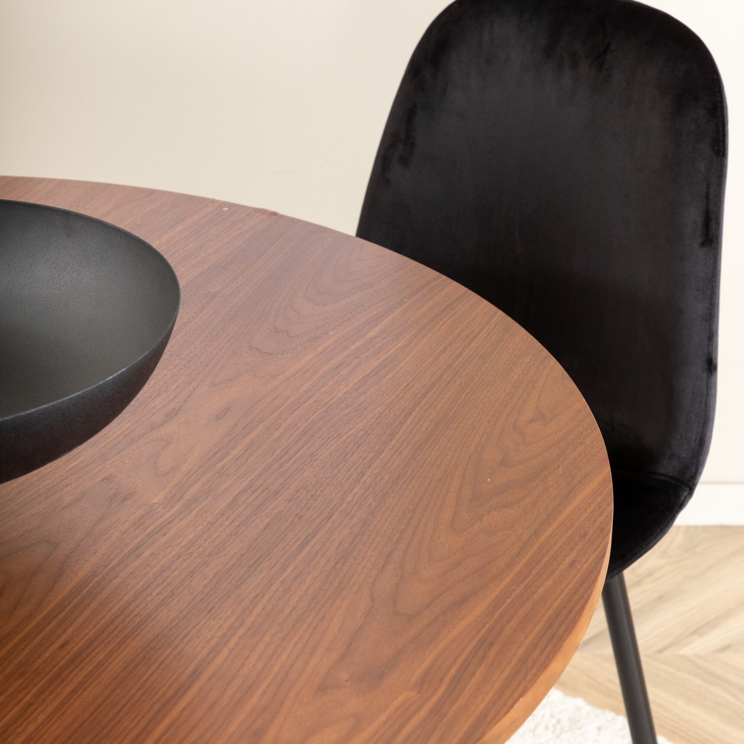 Matgrupp Venture Home med Bianca Matbord och 4 Pobbie Matstolar