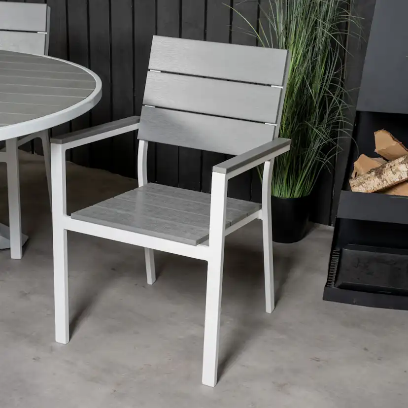 Matgrupp Comfort Garden Parma Matgrupp Utomhus Rund Ø140cm med 4 Levels Stapelbara Matstolar