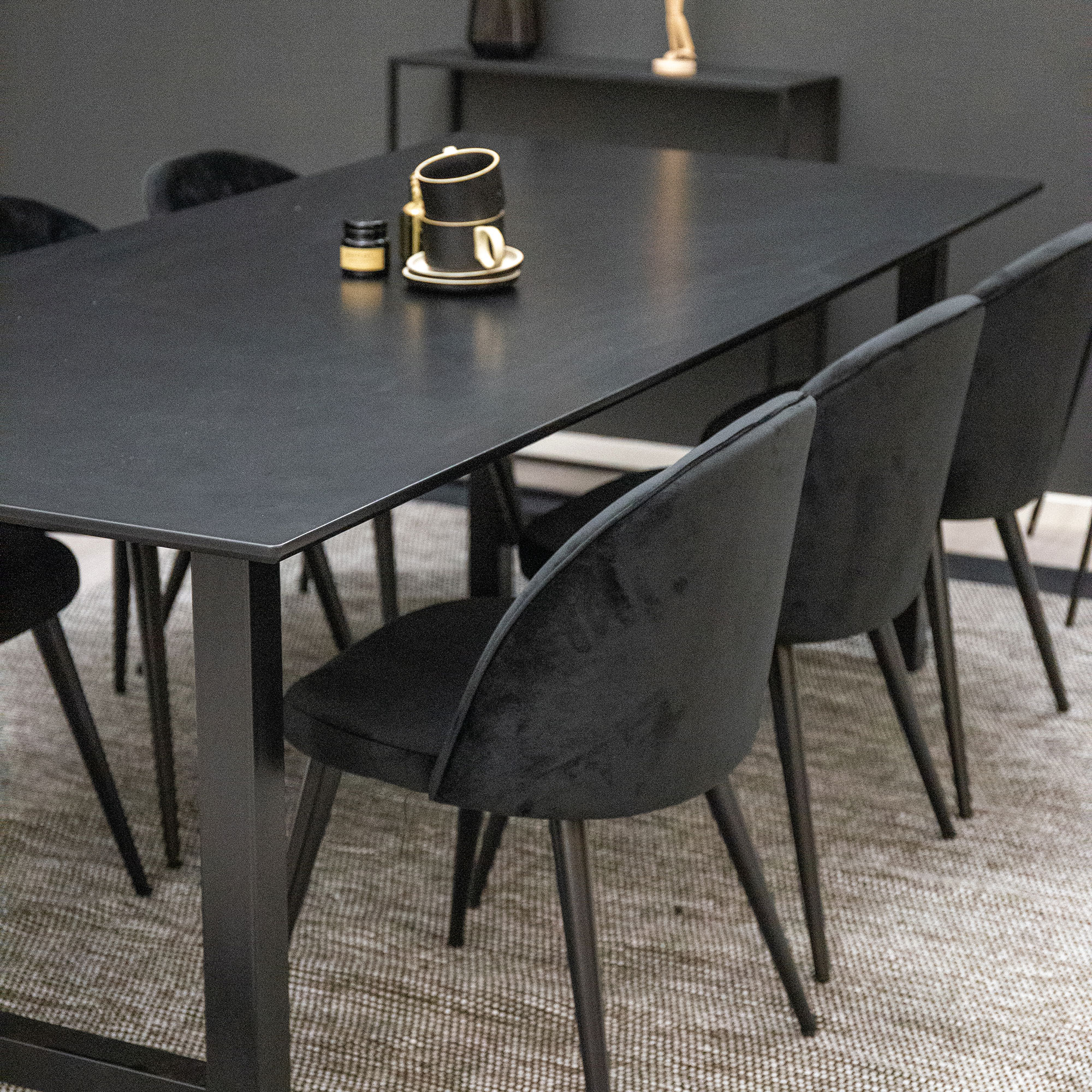 Matgrupp Venture Home Clara med 6 Valentina Stolar Sammet