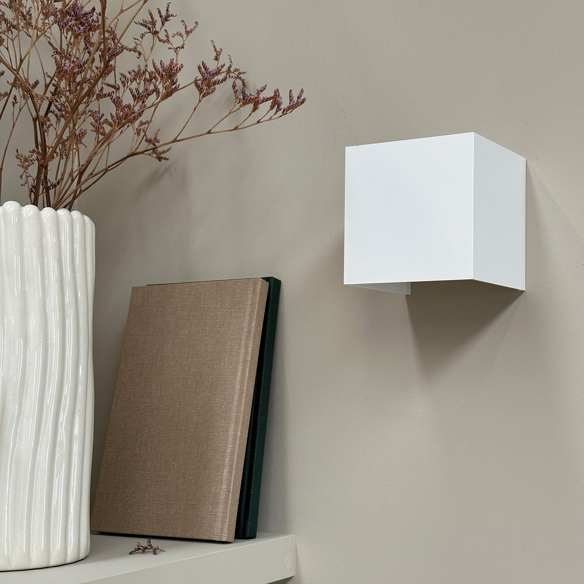 Vägglampa Dyberg Larsen Venus Inomhus