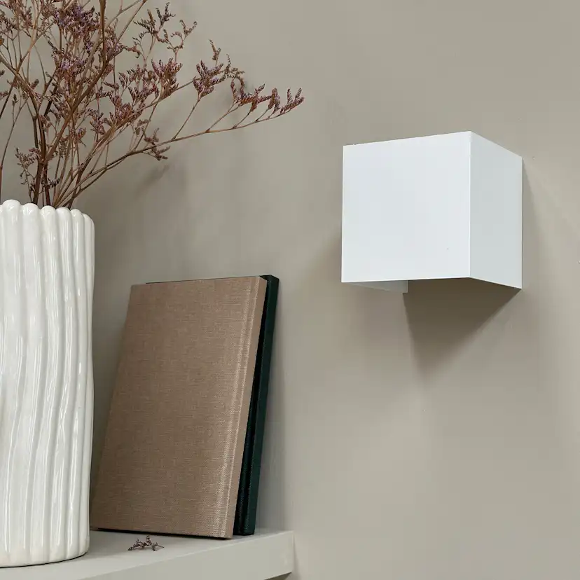 Vägglampa Dyberg Larsen Venus Inomhus