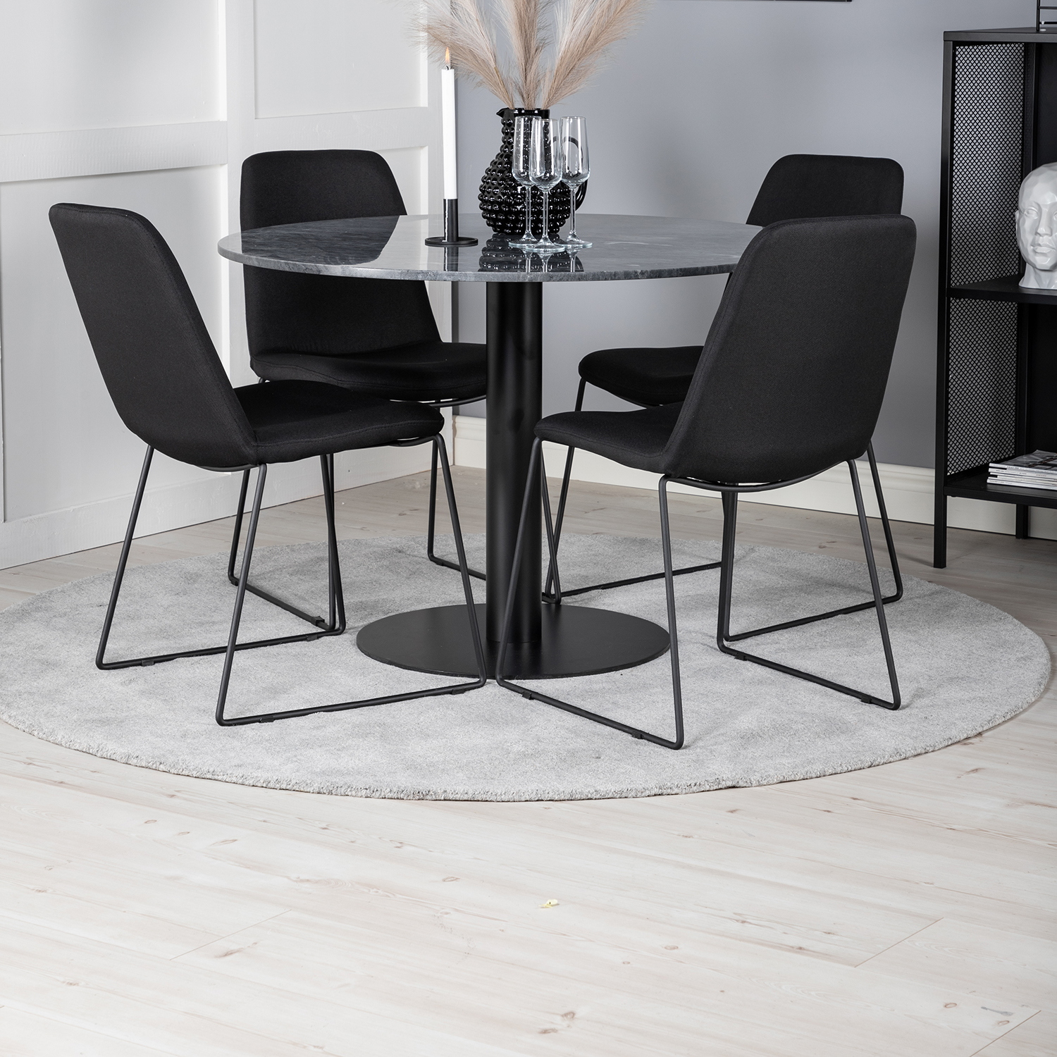 Matgrupp Venture Home Estelle med 4 Muscot Stolar PolyEstelletyg