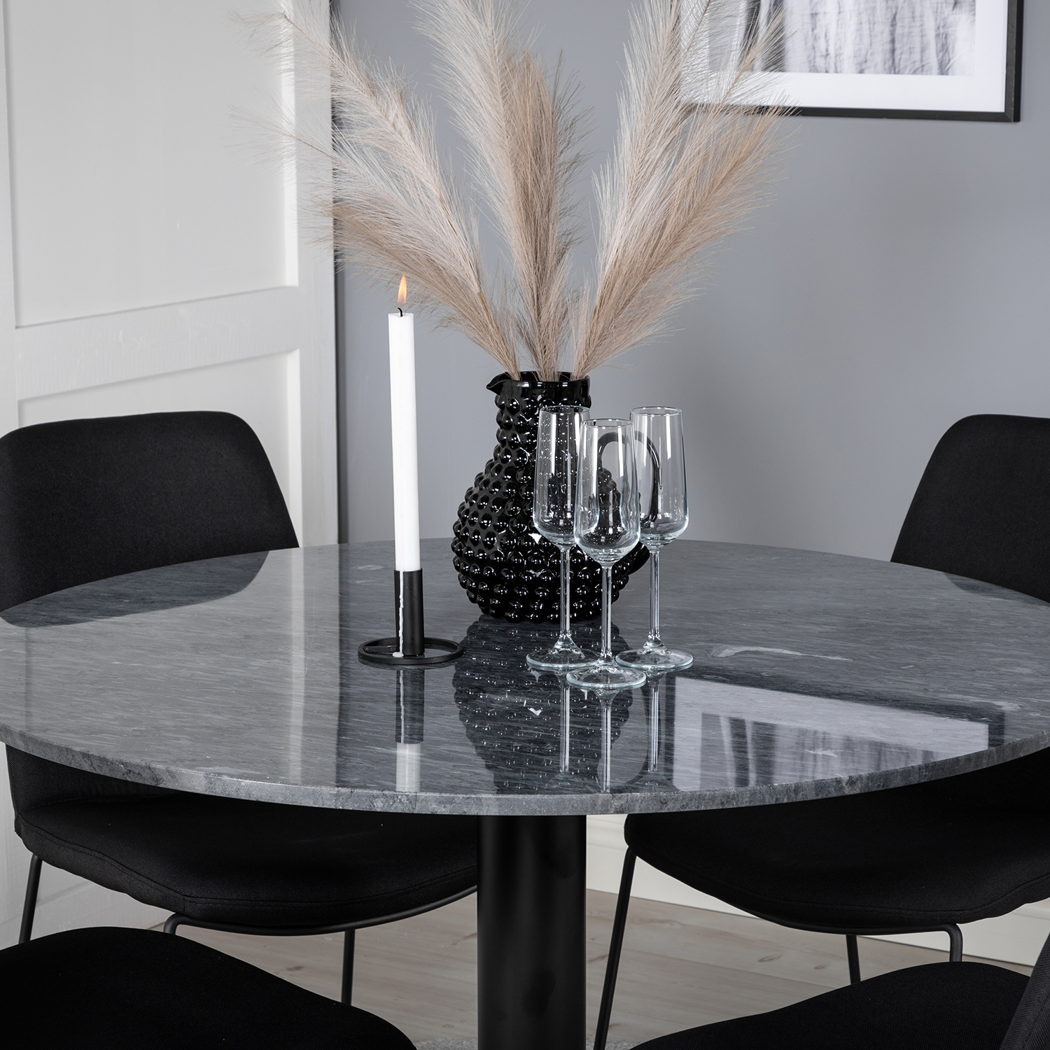 Matgrupp Venture Home Estelle med 4 Muscot Stolar PolyEstelletyg