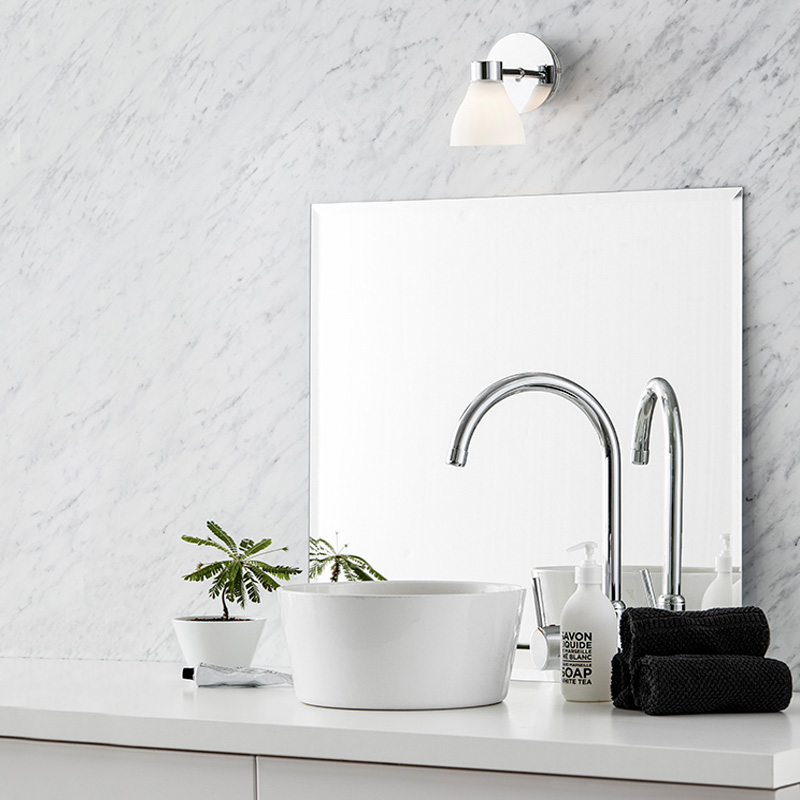 Vägglampa Markslöjd Cassis Krom/Opal Badrumslampa