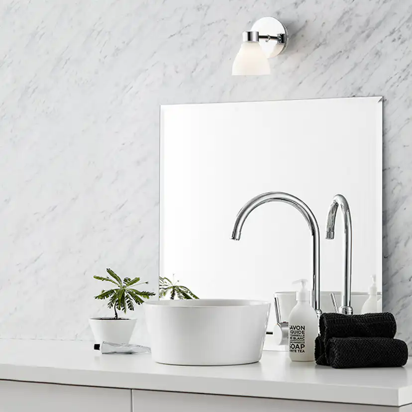 Vägglampa Markslöjd Cassis Krom/Opal Badrumslampa