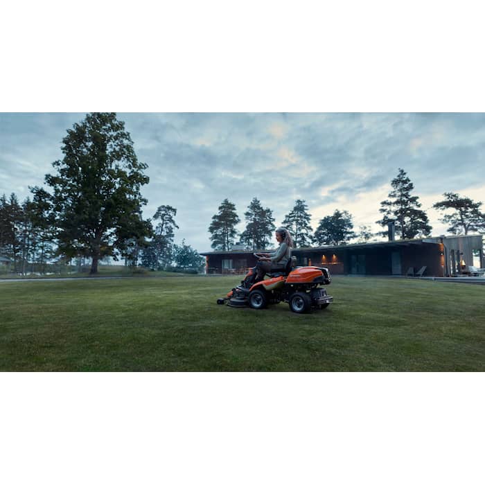 Åkgräsklippare Husqvarna R 216T AWD Rider