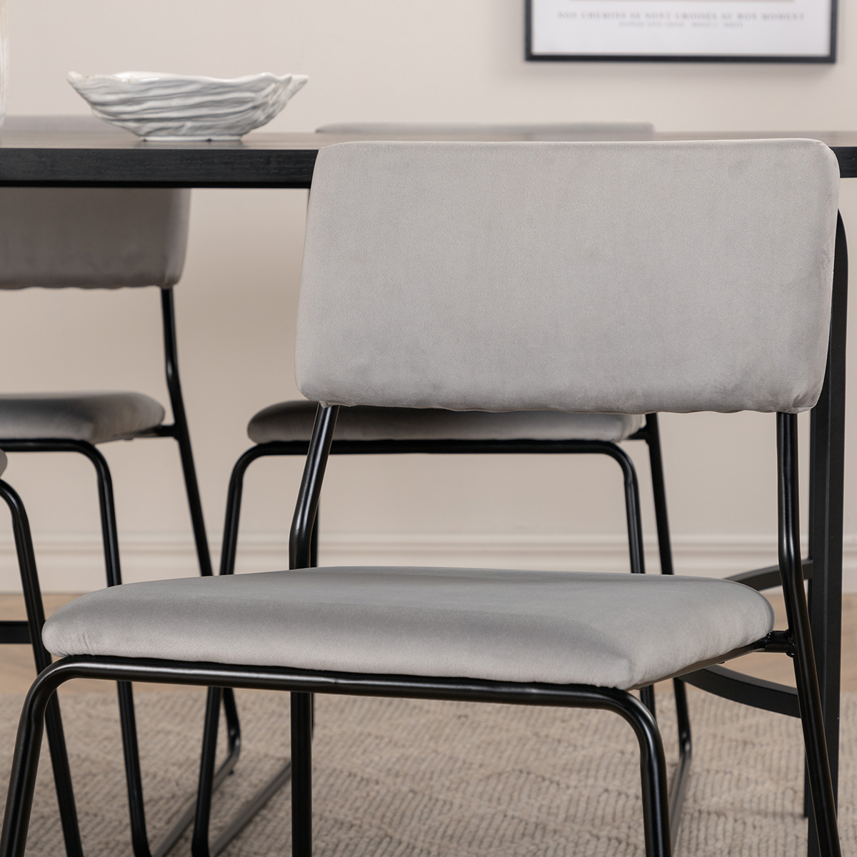 Matgrupp Venture Home San Francisco matbord och Kungshamn matstol