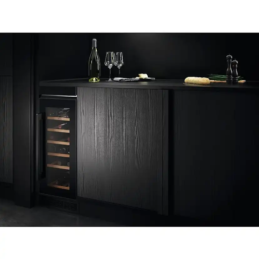 Fristående vinkyl AEG AWS4020B5B