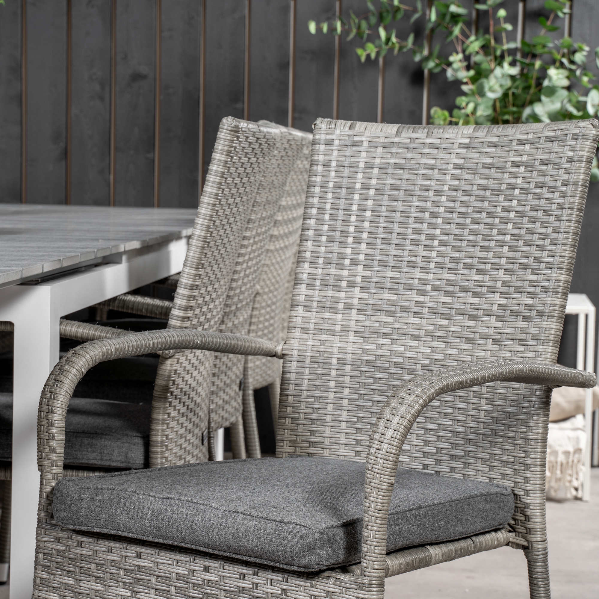 Matgrupp Venture Home Lova 224/324 med 10 Asta Karmstolar