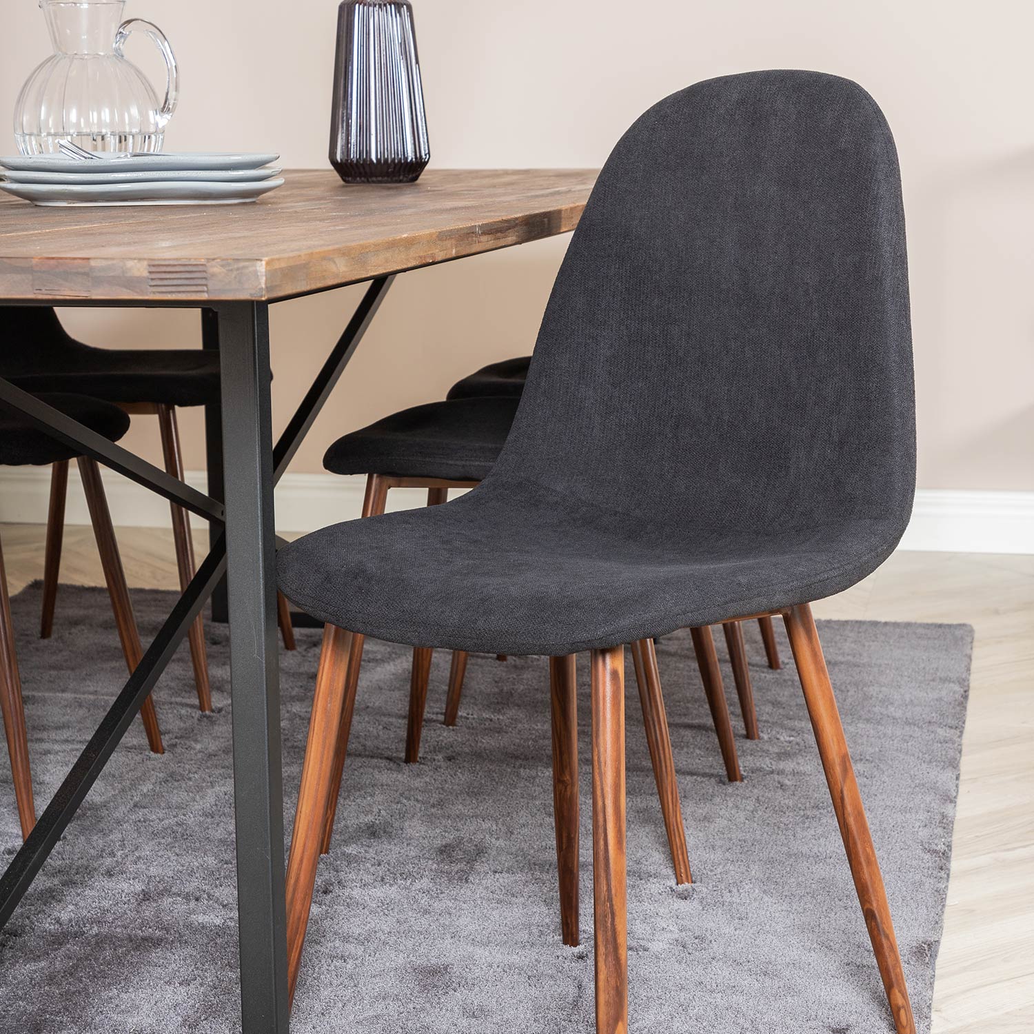 Padang Table - Dark Teak / Black+Polar Chair -Black Fabric_6 Teak/Svart/Valnöt