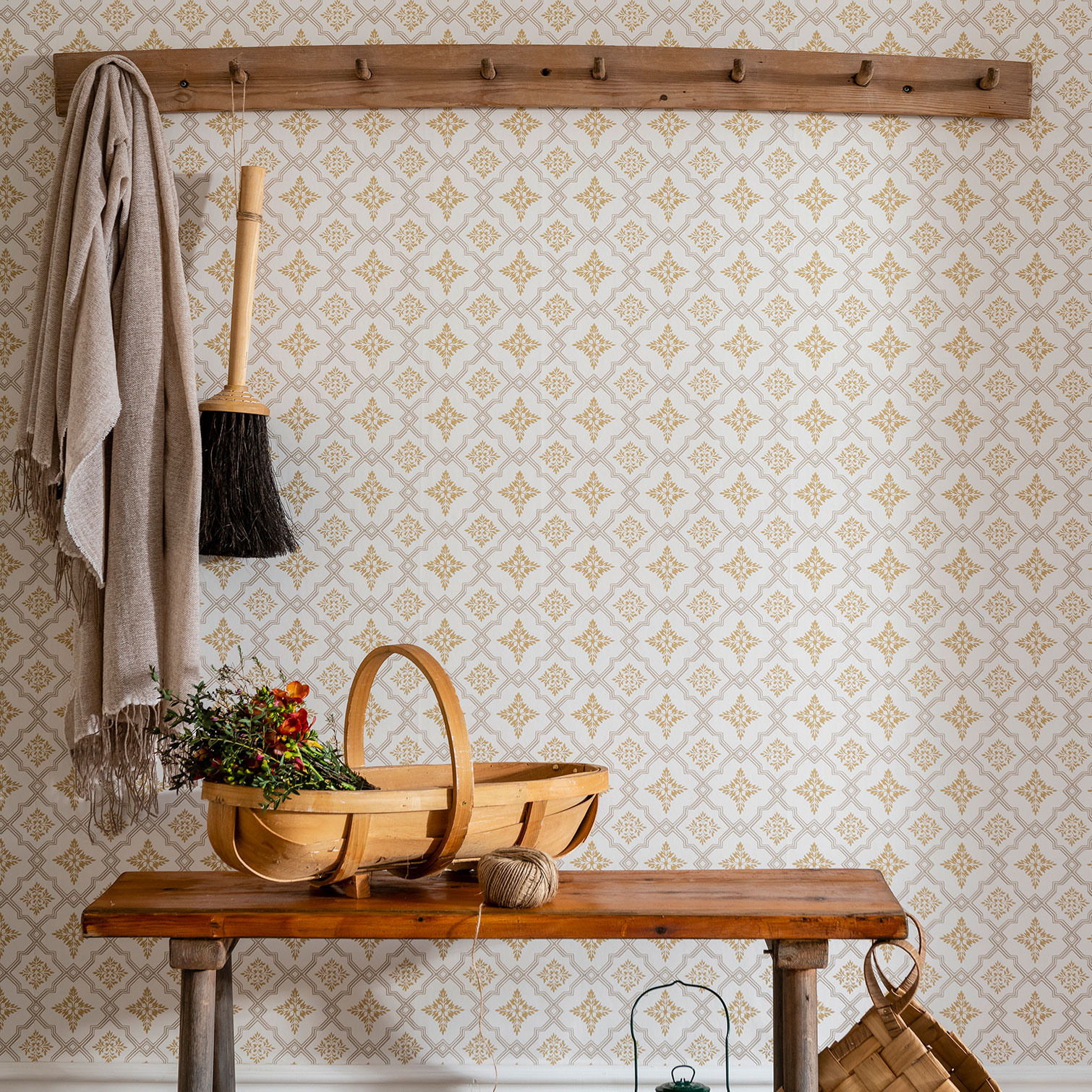 Tapet Duro Gammalsvenska Börsjö Beige 691-01 QuickUp, Mönstrad Gul