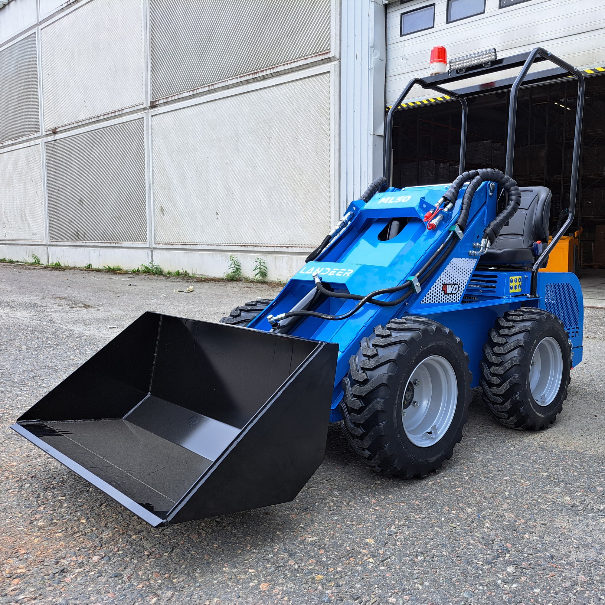 Grävmaskin Landeer ML50 4WD Minigrävare Glidstyrd Med Skopa