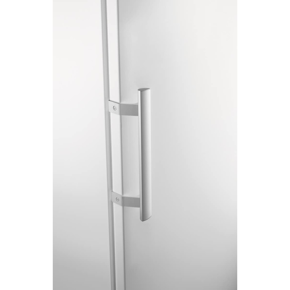 Frysskåp Electrolux LUC4NE23WL NoFrost 175 cm