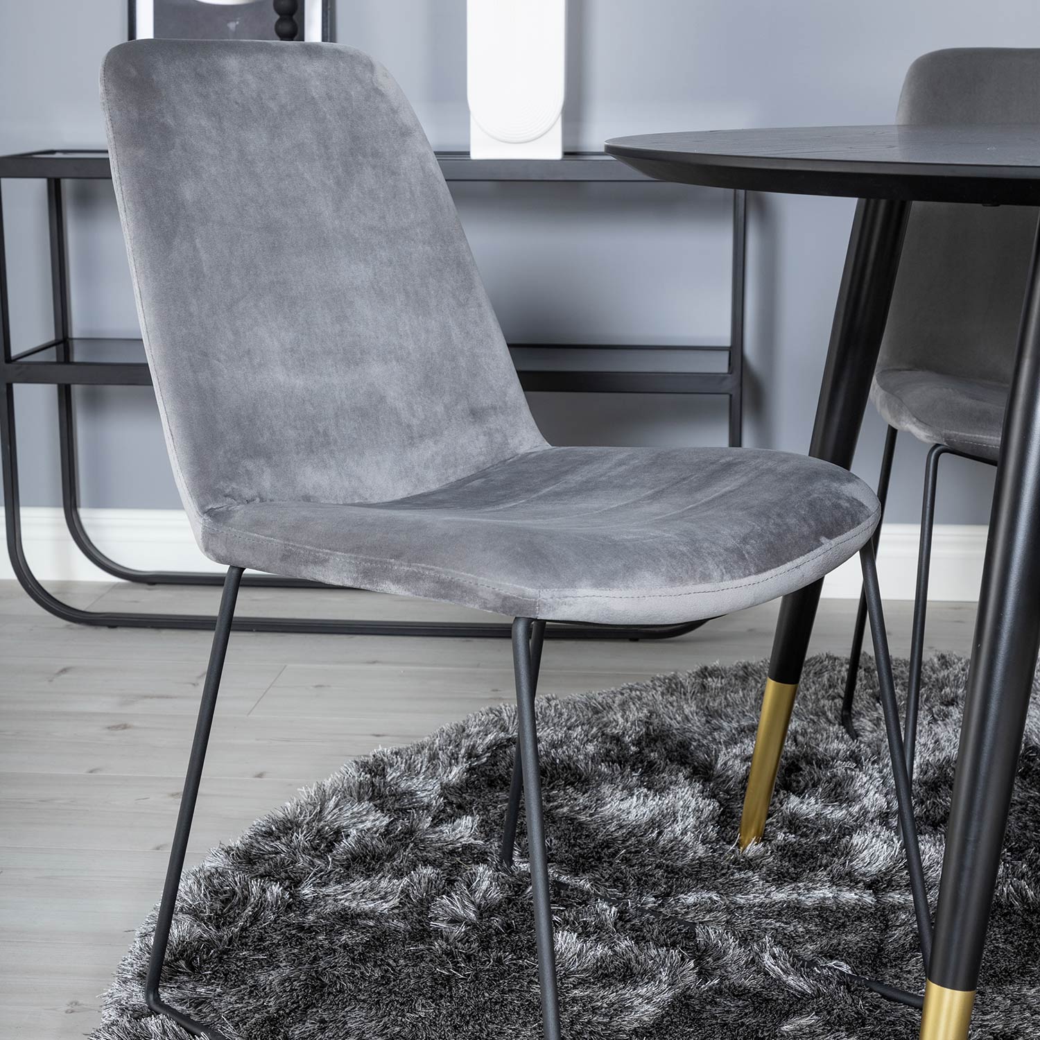 Dipp Table - - Black / Black Brass+Muce Chair - - Grey Velve Svart/Mässing/Grå