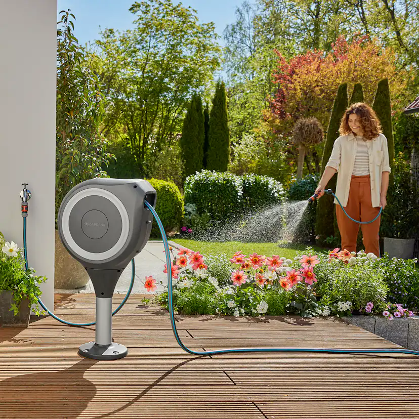 Slangbox Gardena Altan RollUp M 20 m Vit