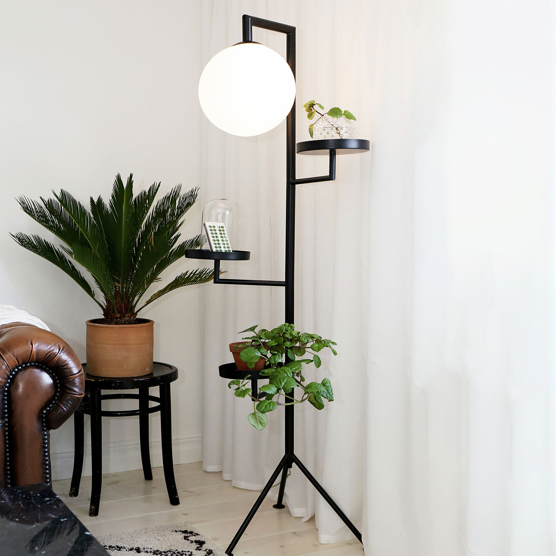 Golvlampa Globen Lighting Astoria