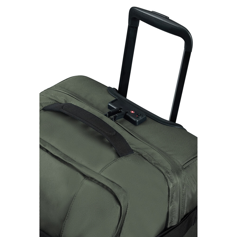 Duffelväska American Tourister Urban Track Duffle/WH Medium
