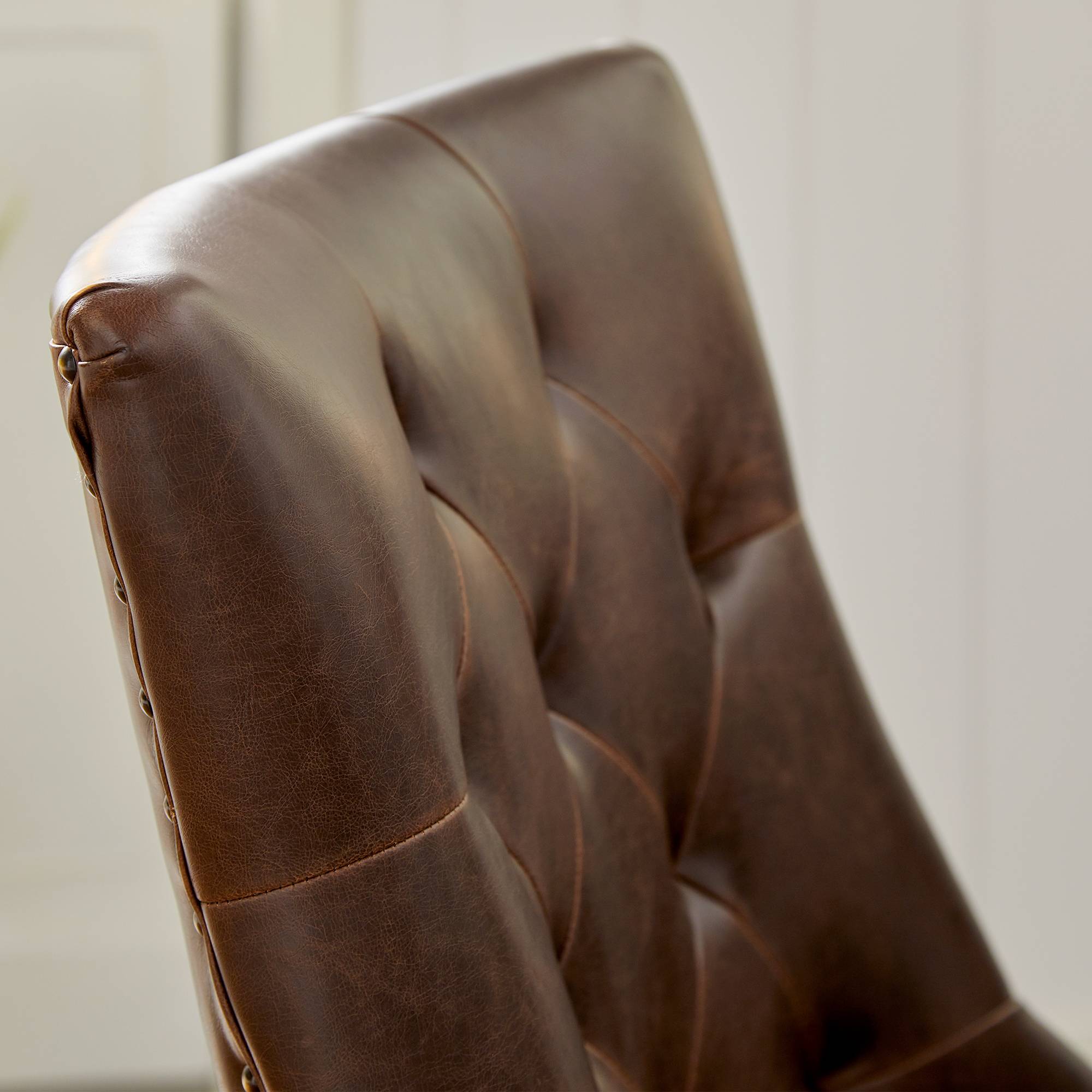 Matgrupp Bloomington Lyon Runt Matbord 120 cm Vit Bas med 4 Tuva Matstol Konstläder