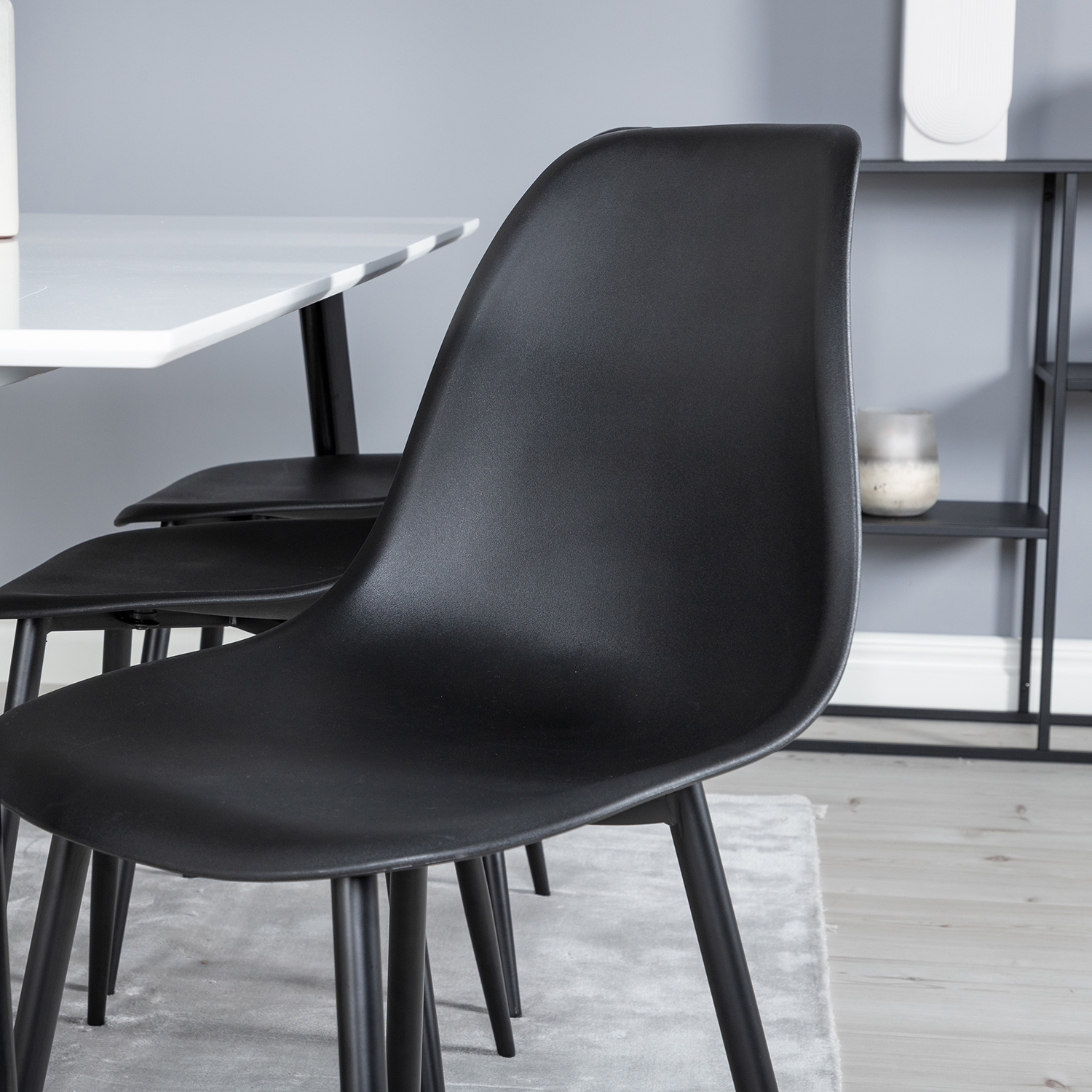 Matgrupp Venture Home Pobbie med 6 Pop Stolar