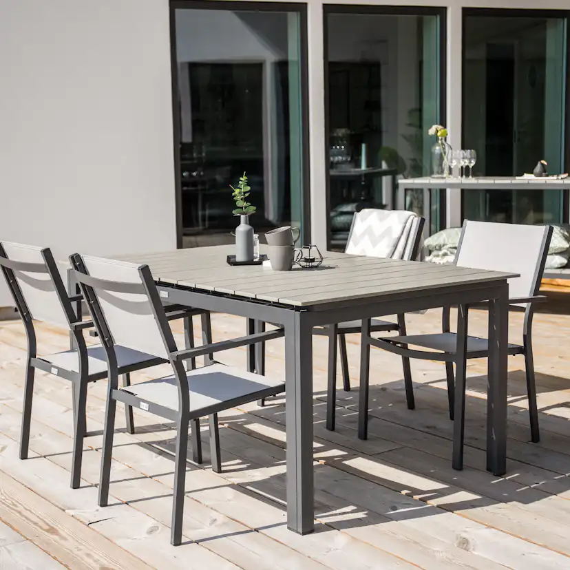 Levels bord 160/240*90Svart Alu/Grå+Copacabana stolSvartAlu4 Grå Bord med Svarta Ben, Grå Stol med Svarta Ben