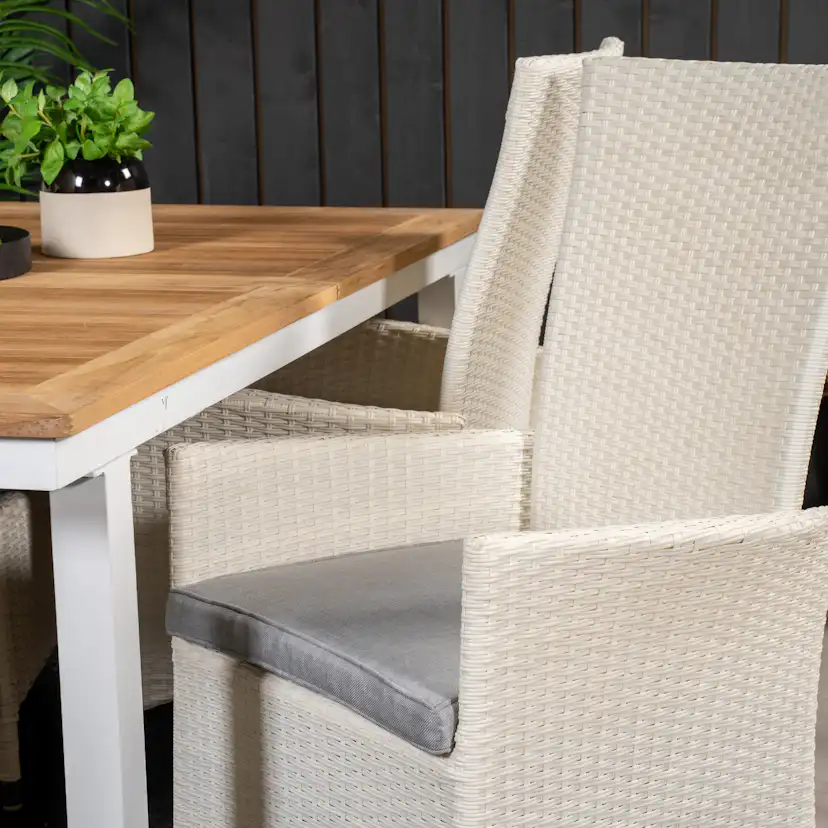 Matgrupp Utomhus Venture Home Perla 160/240 med 4 Pishi Trädgårdsstolar