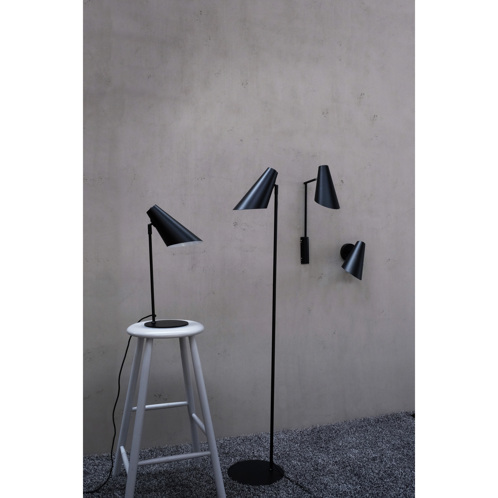 Golvlampa Dyberg Larsen Cale