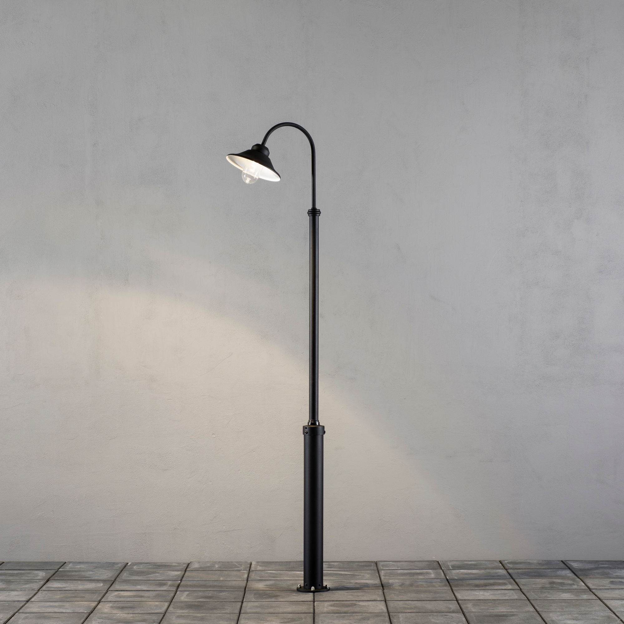 Stolplykta Gnosjö Konstsmide Vega Dimbar LED 8W med Stolpe