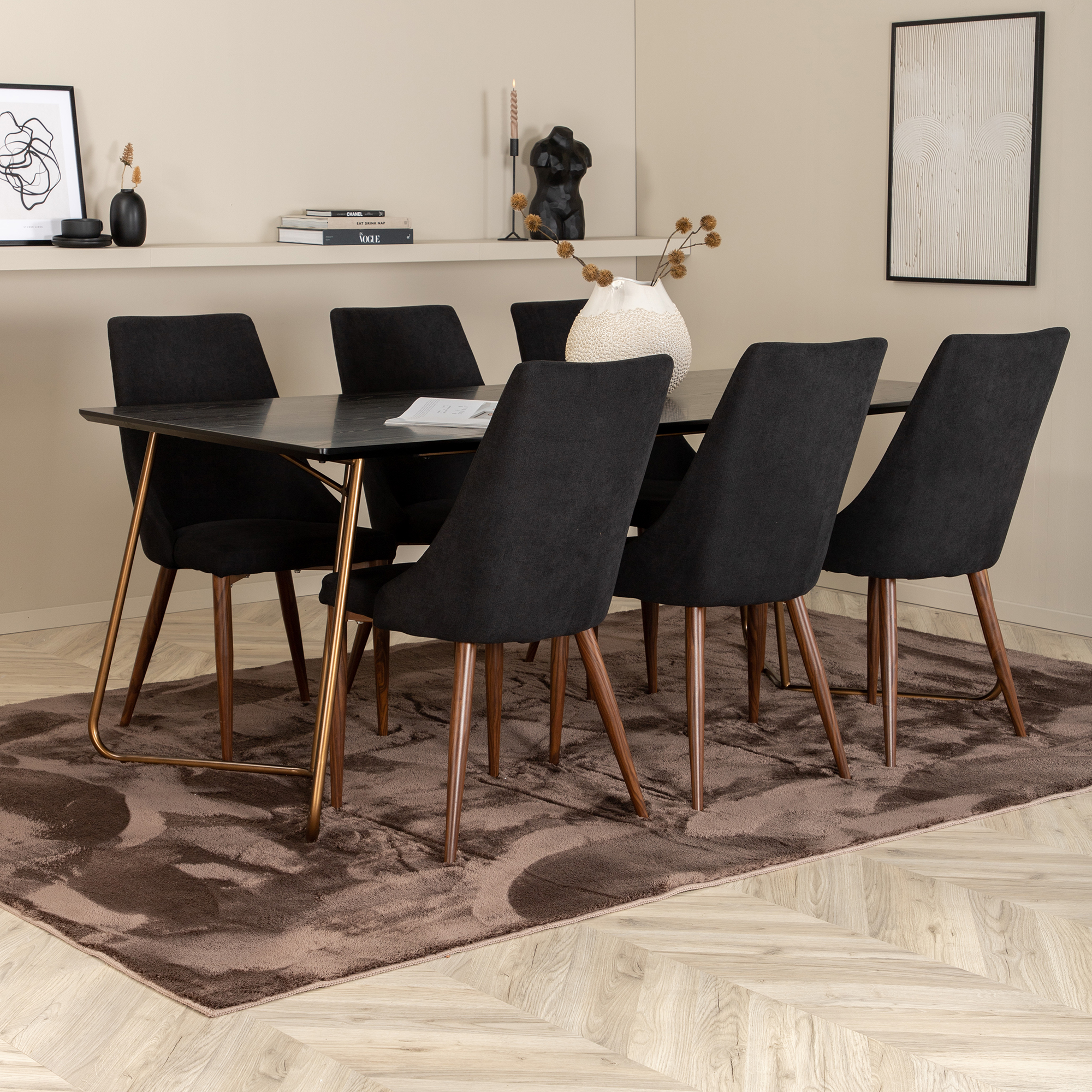 Matgrupp Venture Home Annika med 6 Laura Stolar