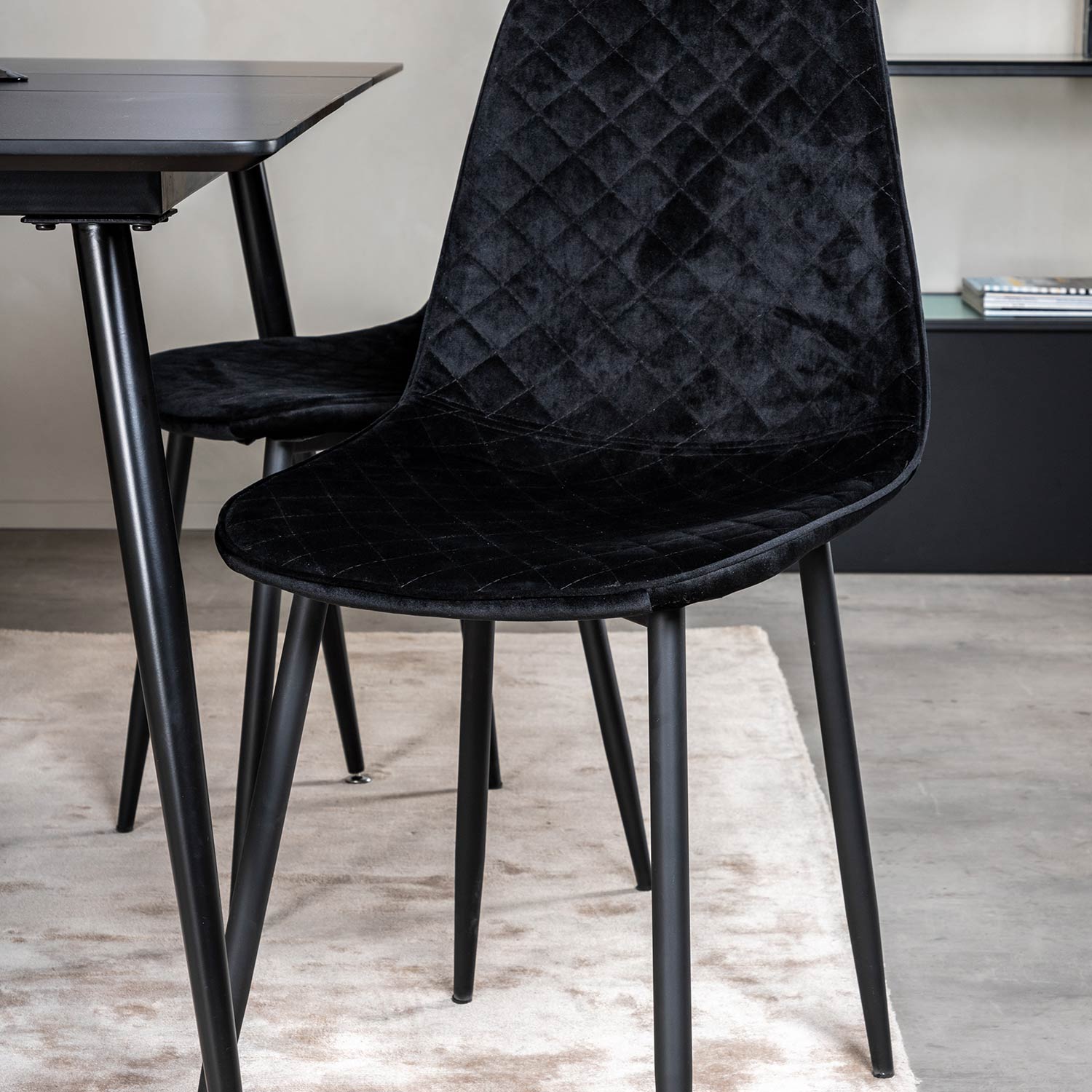 Matgrupp Venture Home Silvia med Iläggsskiva och 4 Phoi Stolar