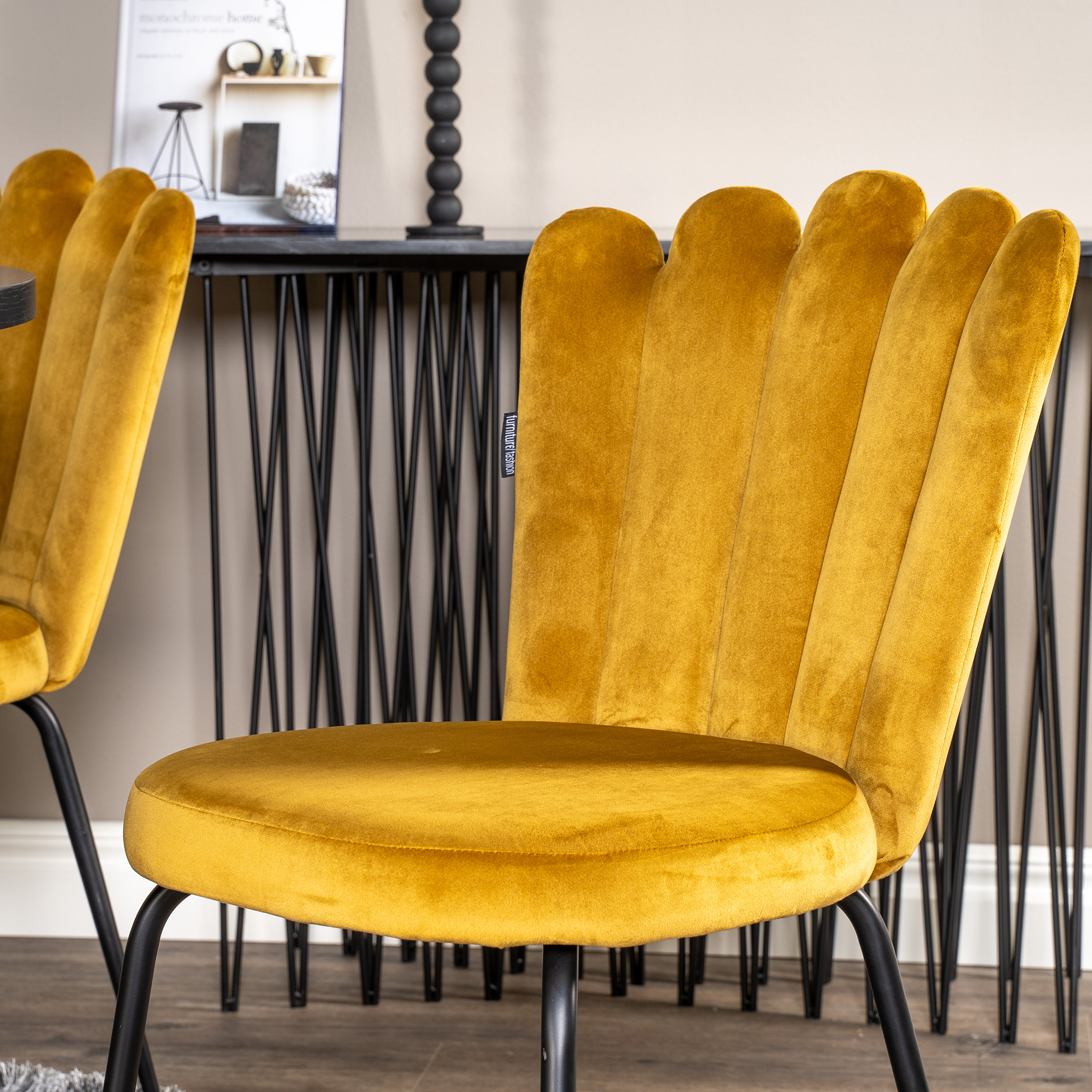 Matgrupp Venture Home Copenhagen med 6 Limhamn Light Guld Stolar