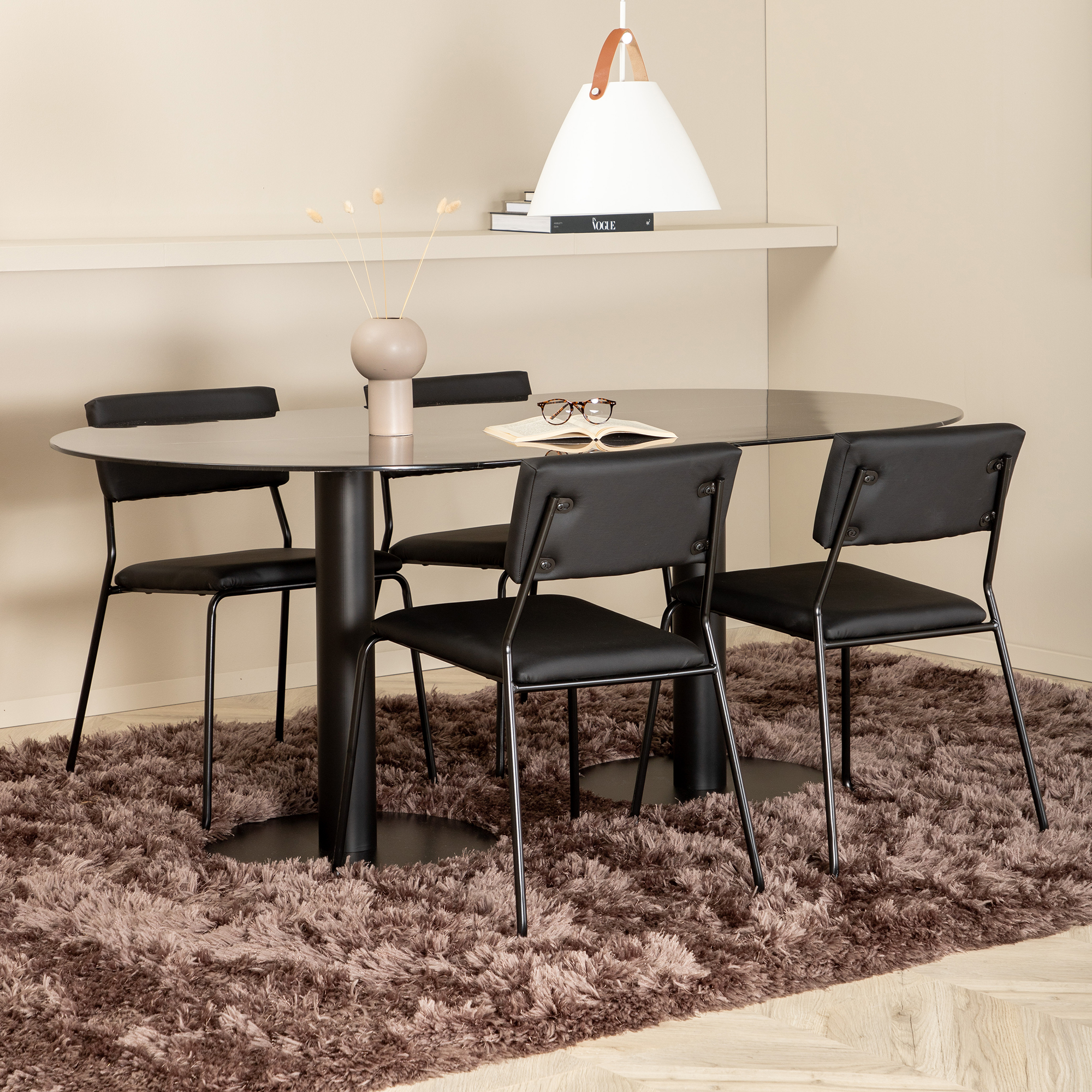 Matgrupp Venture Home Oslo med 4 Kungshamn Stolar Konstläder